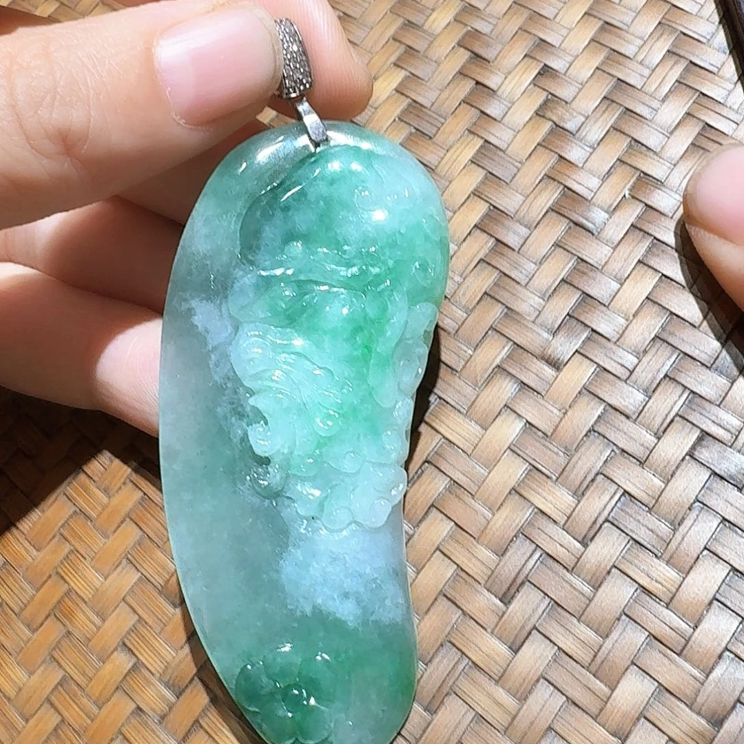颈饰未镶嵌翡翠个性十足