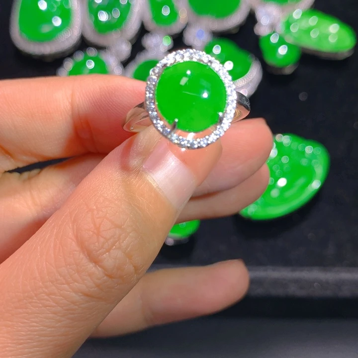 翡翠银S925镶嵌戒指一个