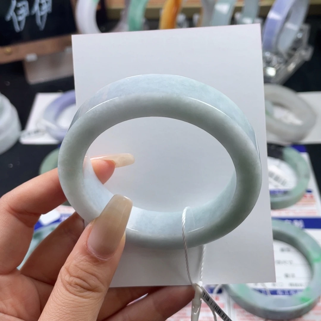 定制翡翠未镶嵌翡翠手镯基地质检发货