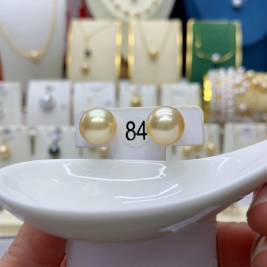 18K金镶嵌海水珍珠耳饰