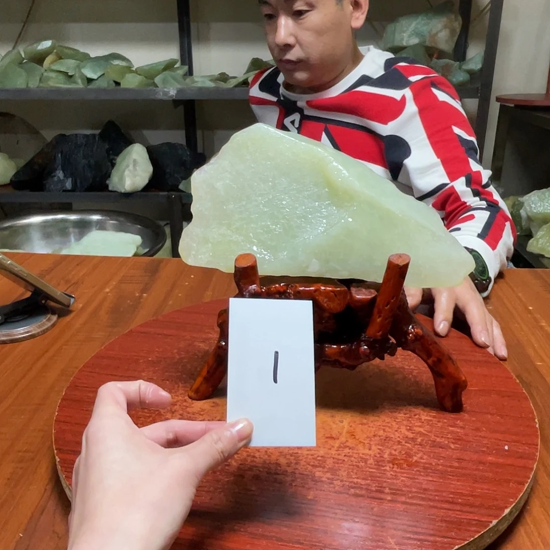 蛇纹石玉未镶嵌原石1
