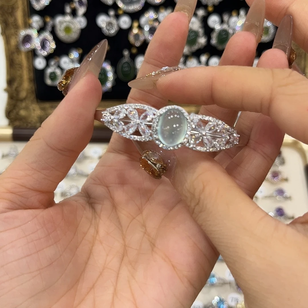 加***贤合金蛇纹石玉颈饰