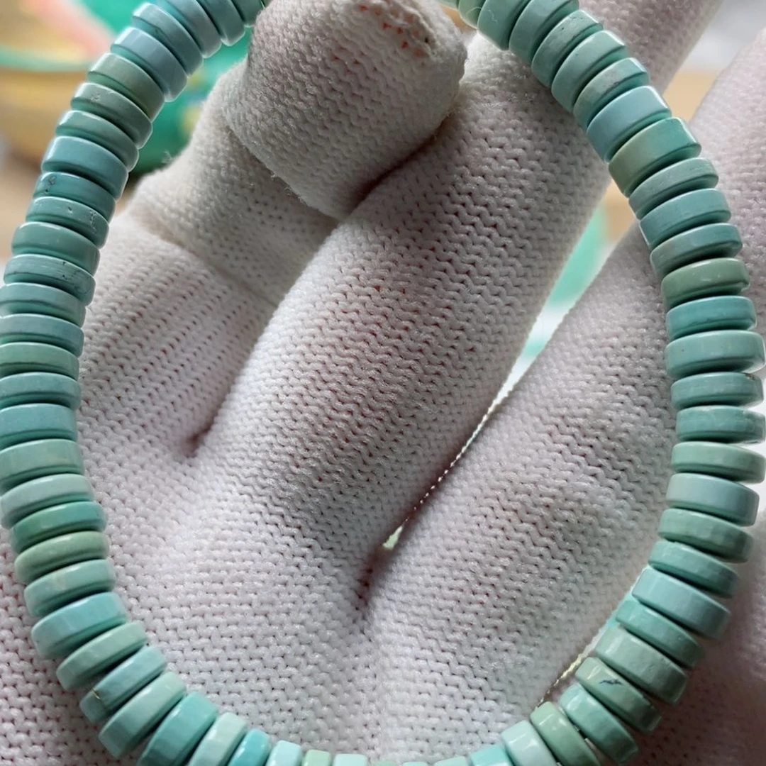 绿松石颈饰未镶嵌