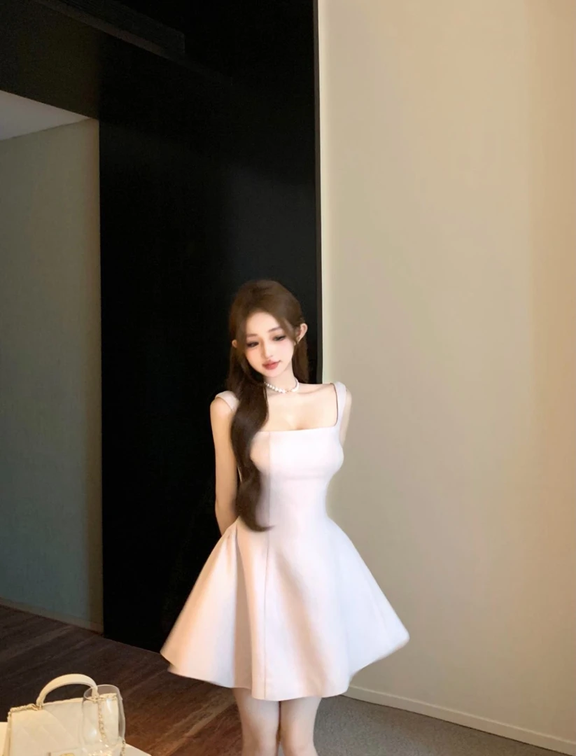 性感辣妹气质U领吊带连衣裙女春季新款法式小众高级感a摆裙内搭裙