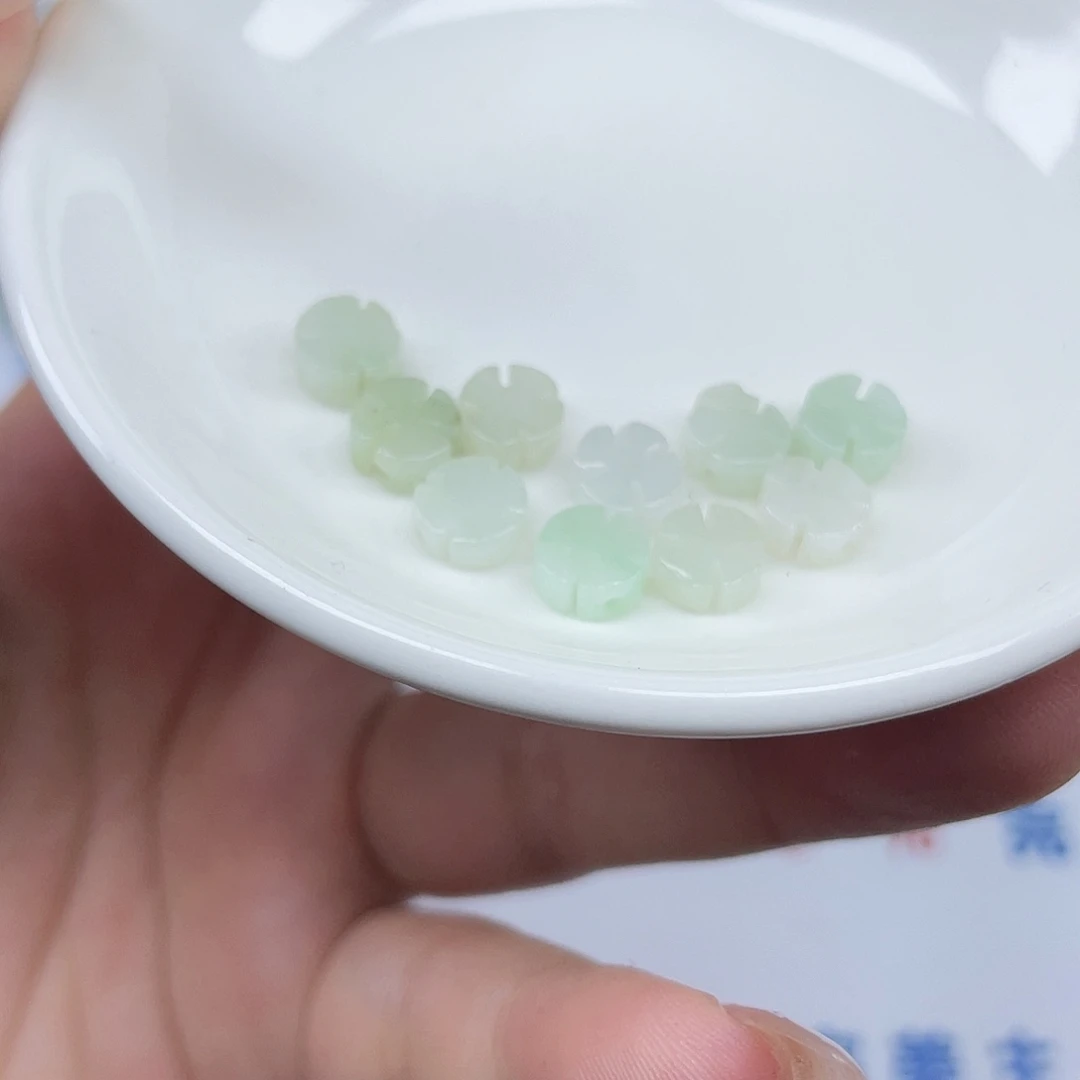 翡翠散珠通孔四叶草10颗