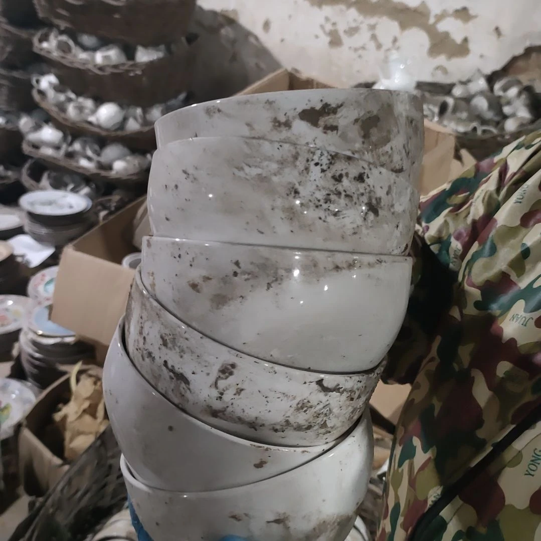 摆件盘子碗茶壶啥都有