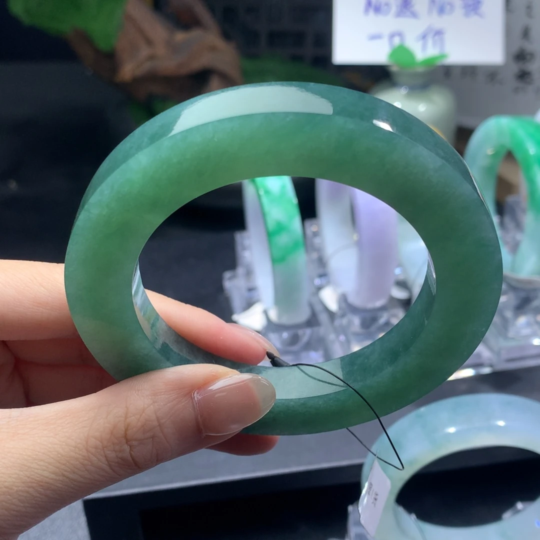 未镶嵌翡翠手镯定制翡翠