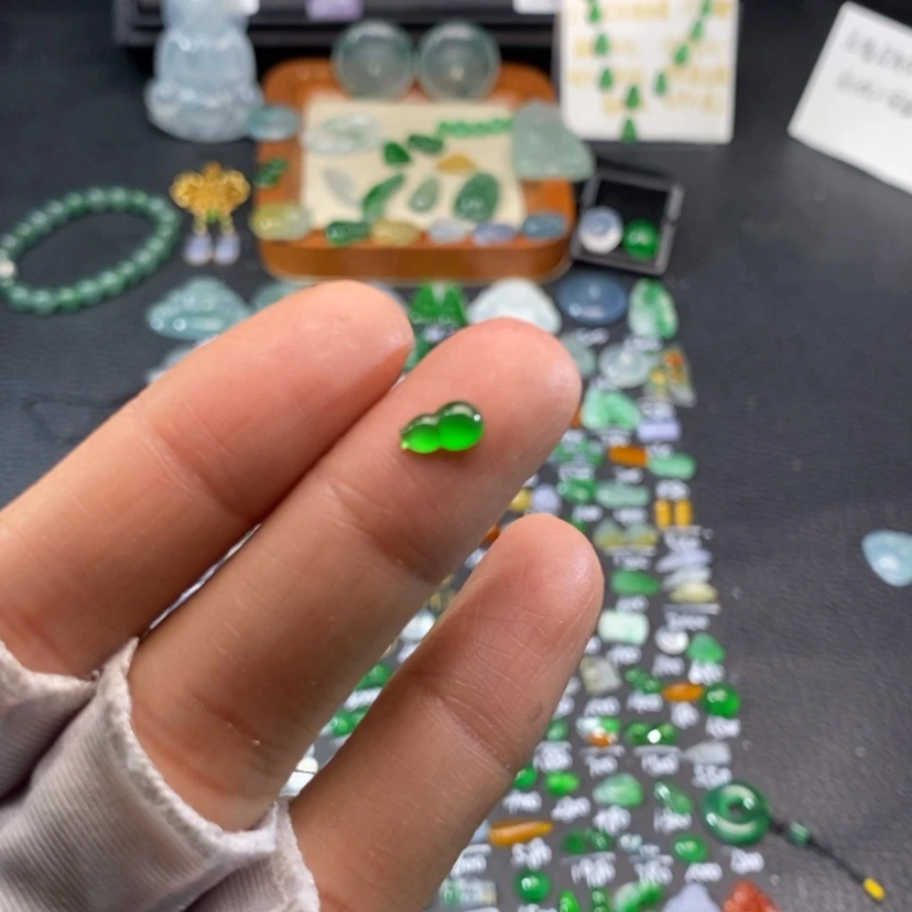 【闪购商品】翡翠挂件未镶嵌葫芦