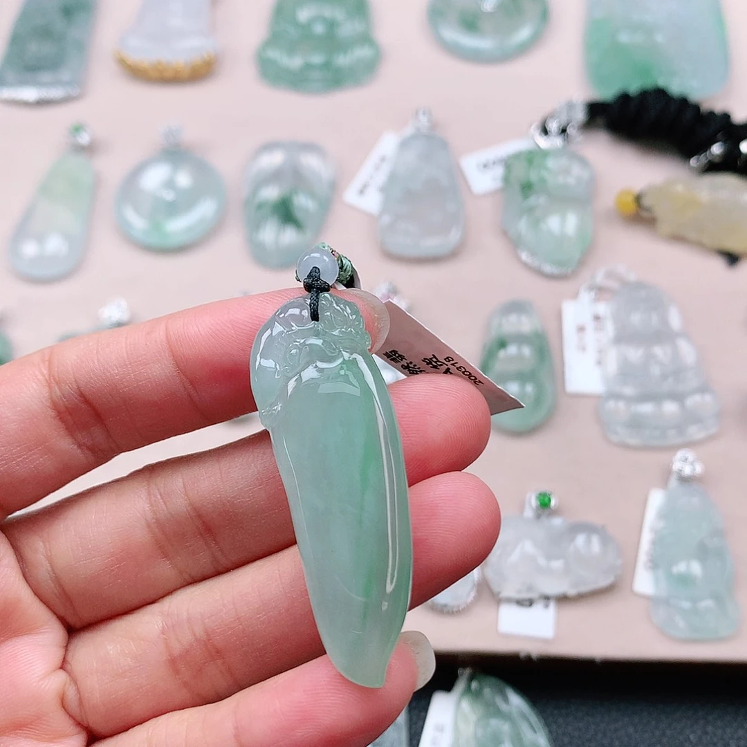 翡翠颈饰未镶嵌福瓜