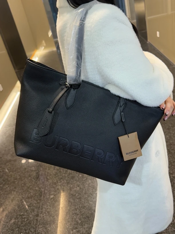 全新未使用 BURBERRY/博柏利 新款全皮黑色托特单肩包