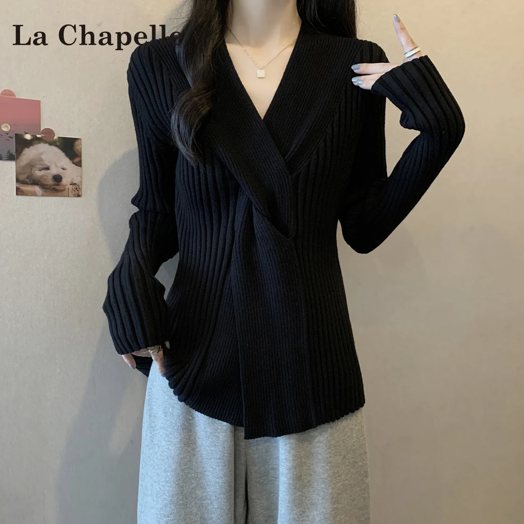 拉夏贝尔法式黑色正肩V领针织毛衣女秋季2025新款不规则内搭上衣