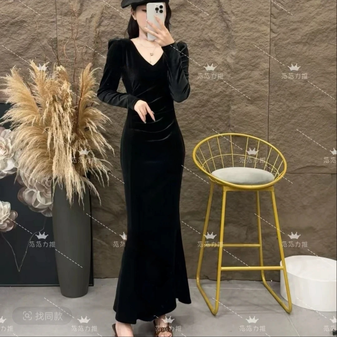 7979女人味气质V领洋气显瘦丝绒连衣裙高级感赫本风鱼尾裙
