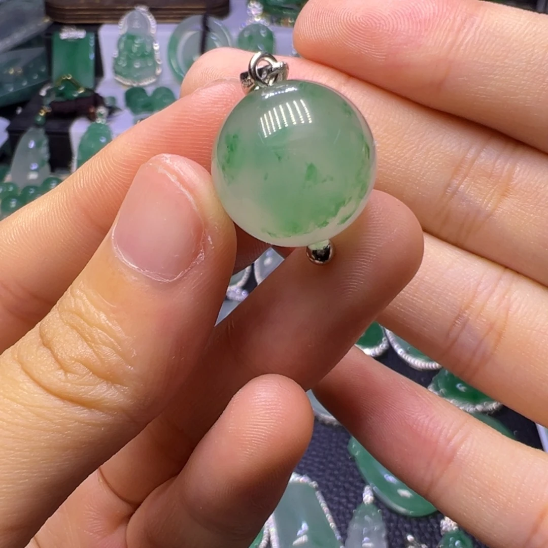 石英质玉（非洲翠）未镶嵌颈饰