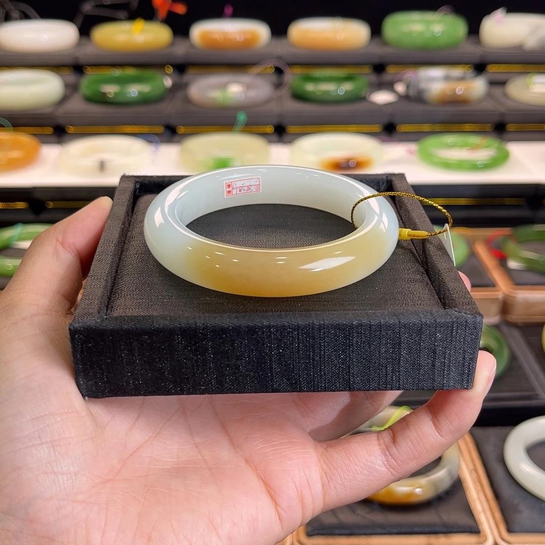 ****和田玉未镶嵌手镯糖白