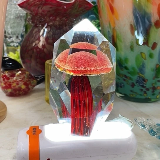 琉璃水晶水母高12厘米宽8厘米。