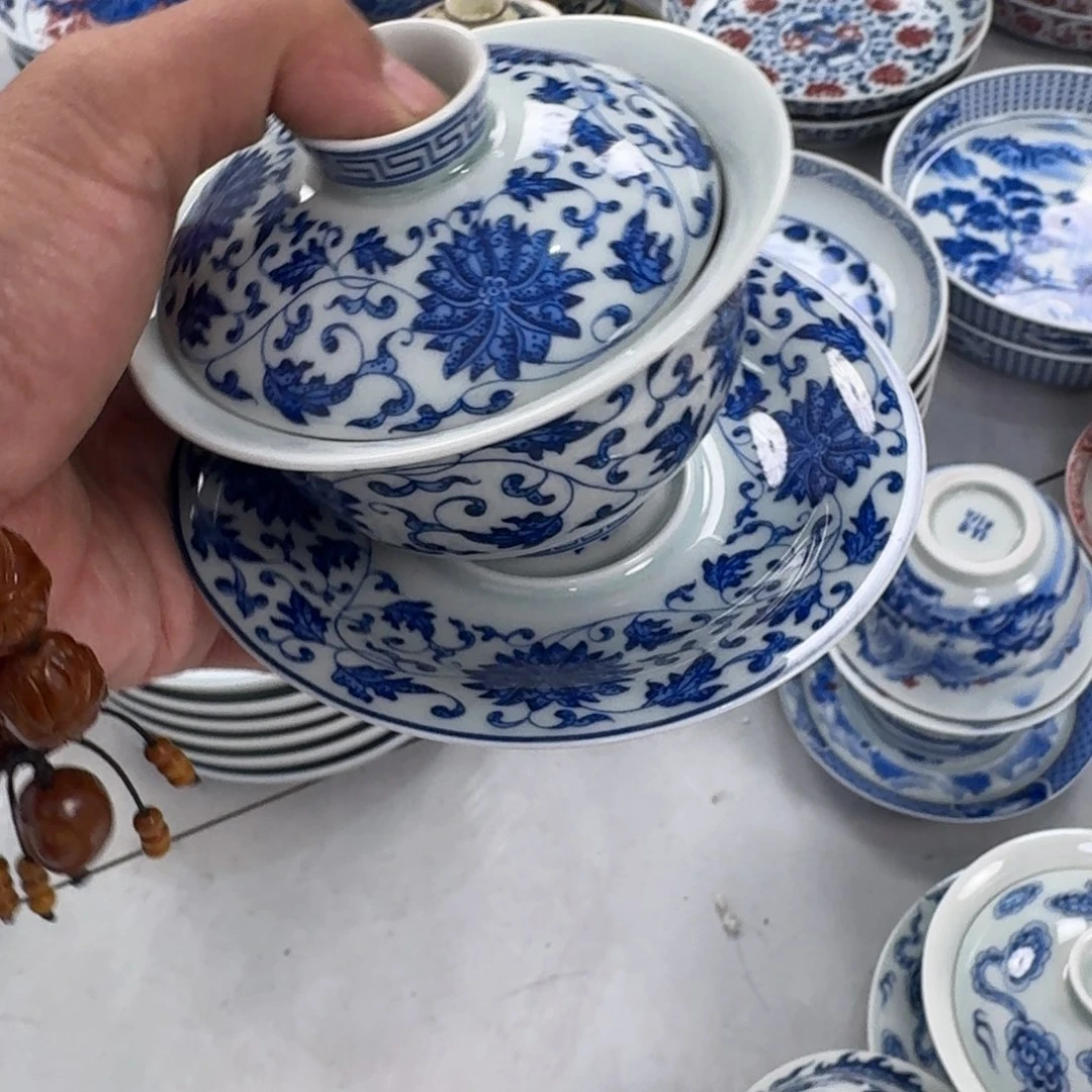 瓷片青花缠枝莲三才盖碗