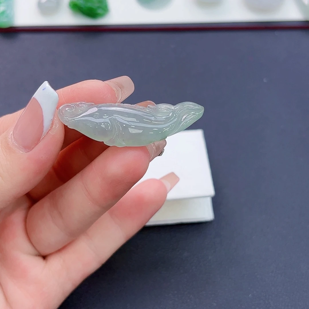 翡翠颈饰未镶嵌金鱼