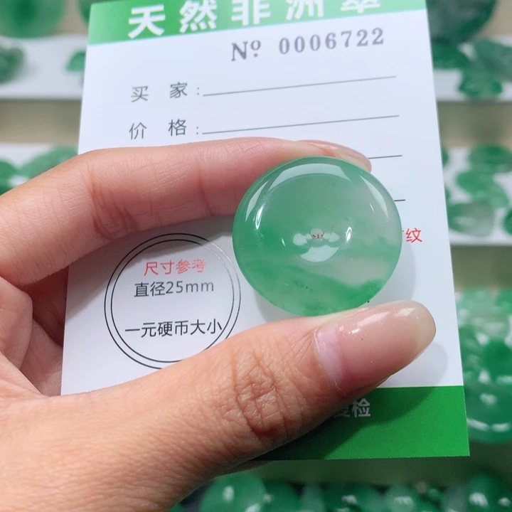颈饰未镶嵌石英质玉心***.