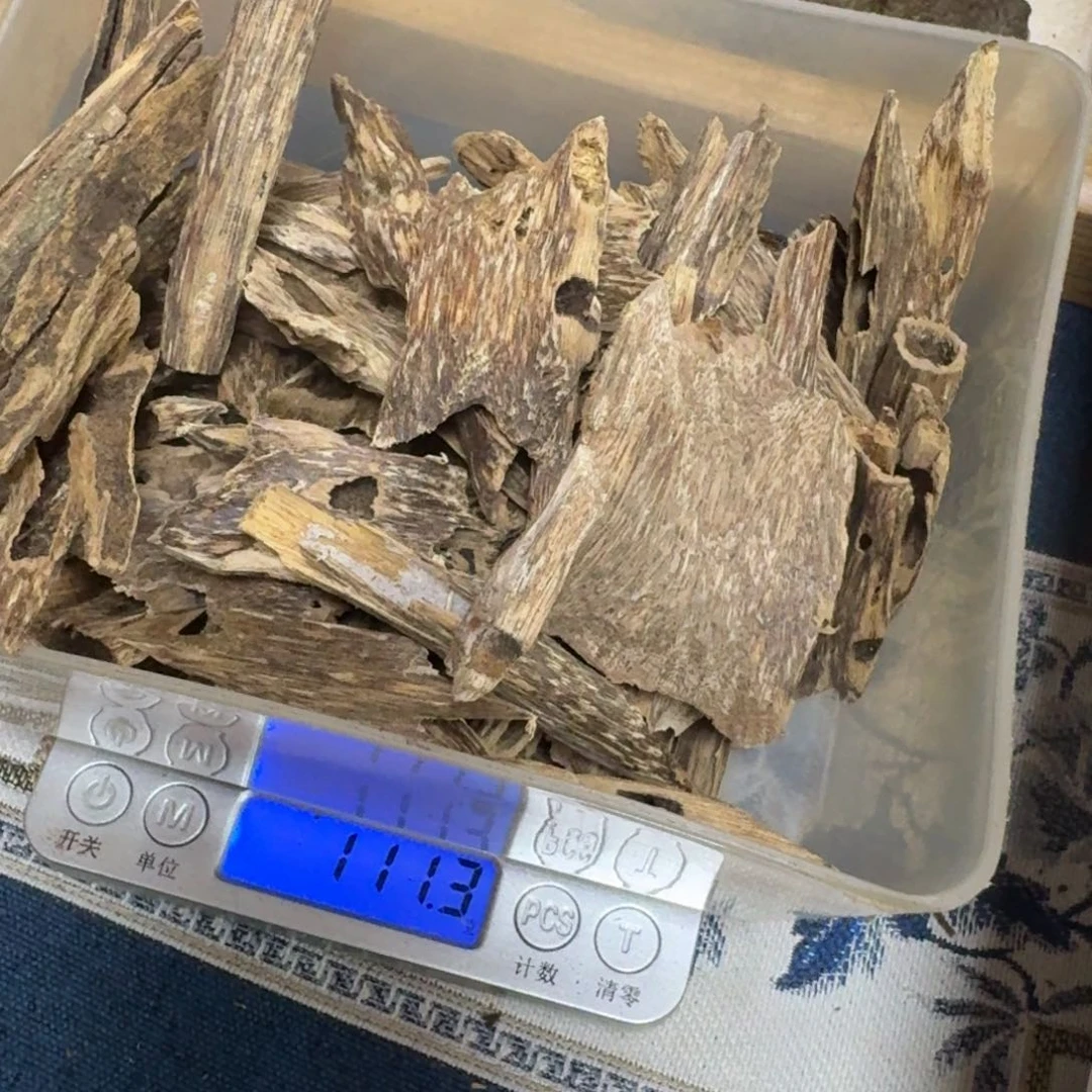 8***6沉香碎屑沉香海南沉香虫漏110克