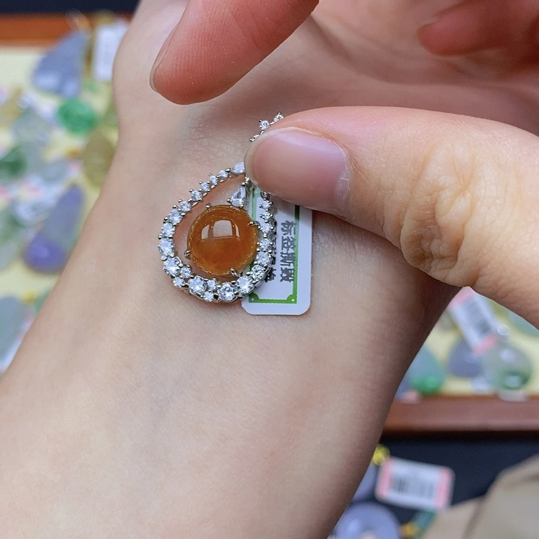 翡翠颈饰未镶嵌翡翠