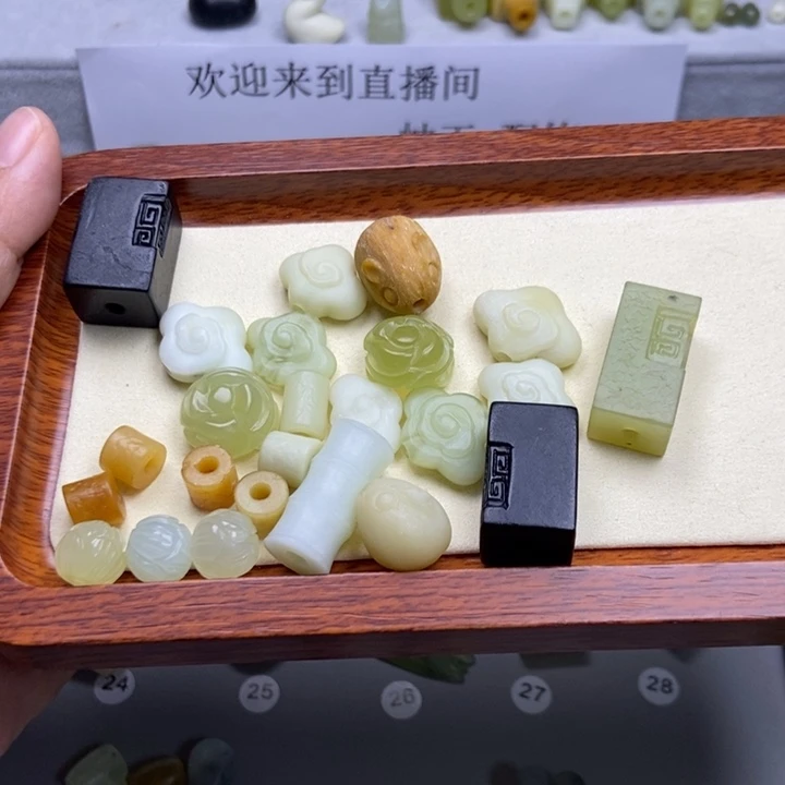 蛇纹石玉未镶嵌颈饰贰**?