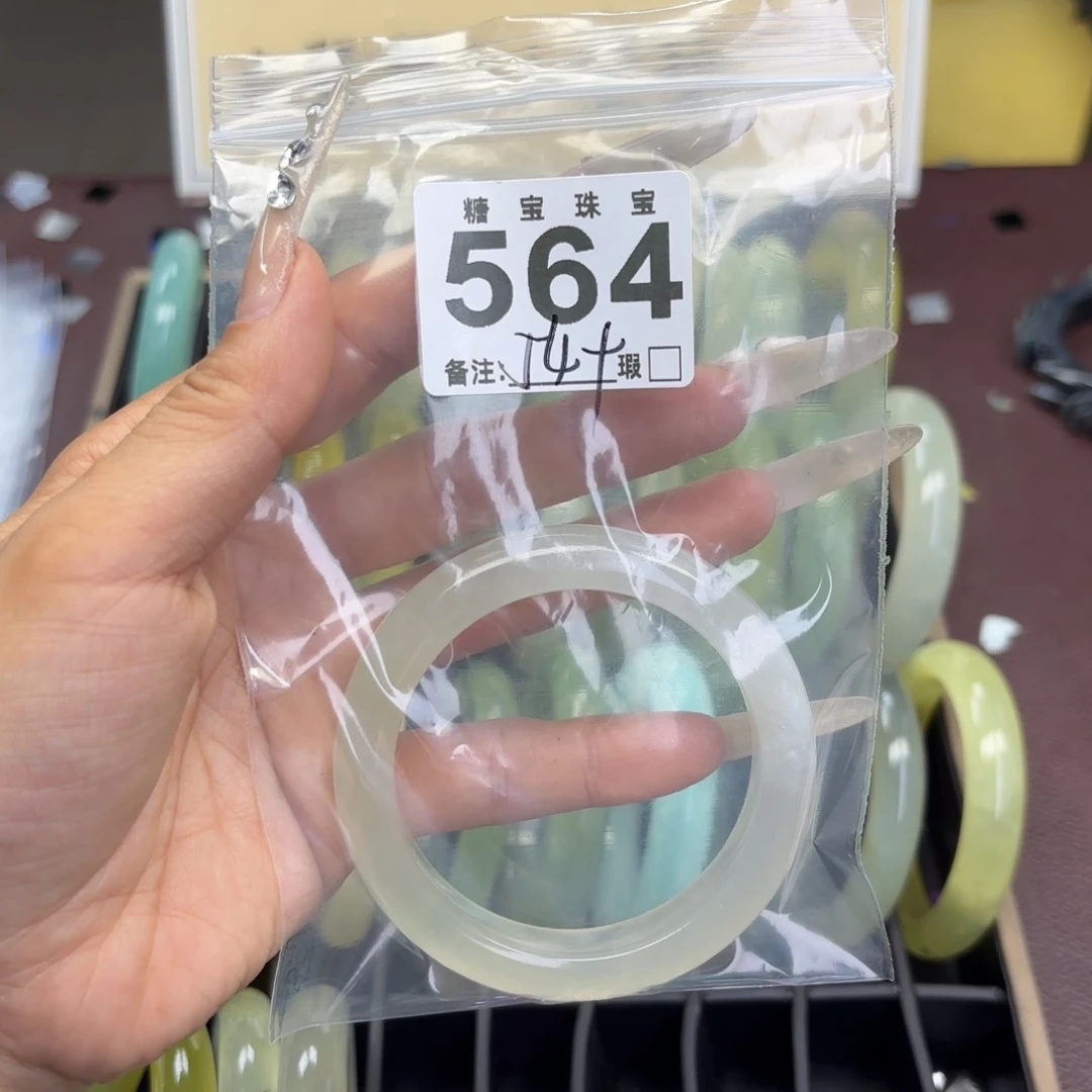 吃***鱼蛇纹石玉未镶嵌手镯