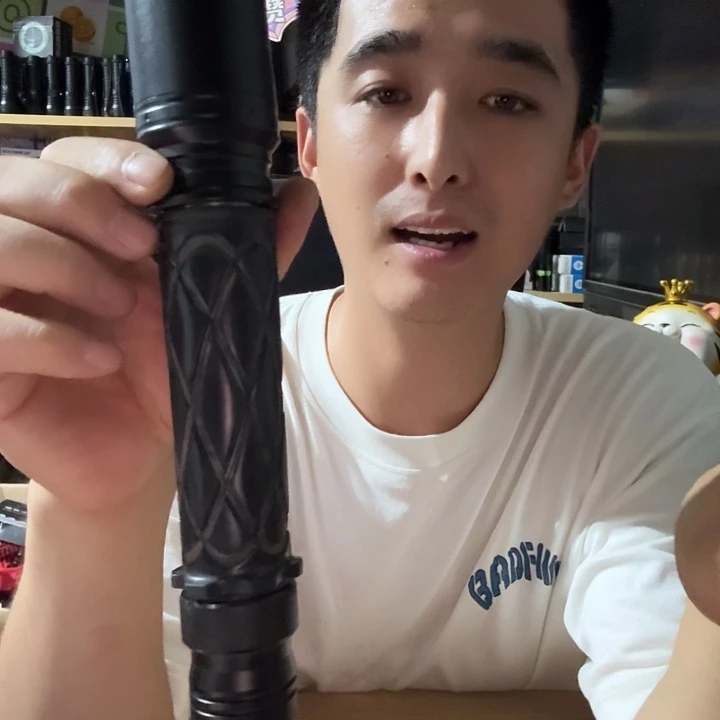 大手电当锤子用坏的