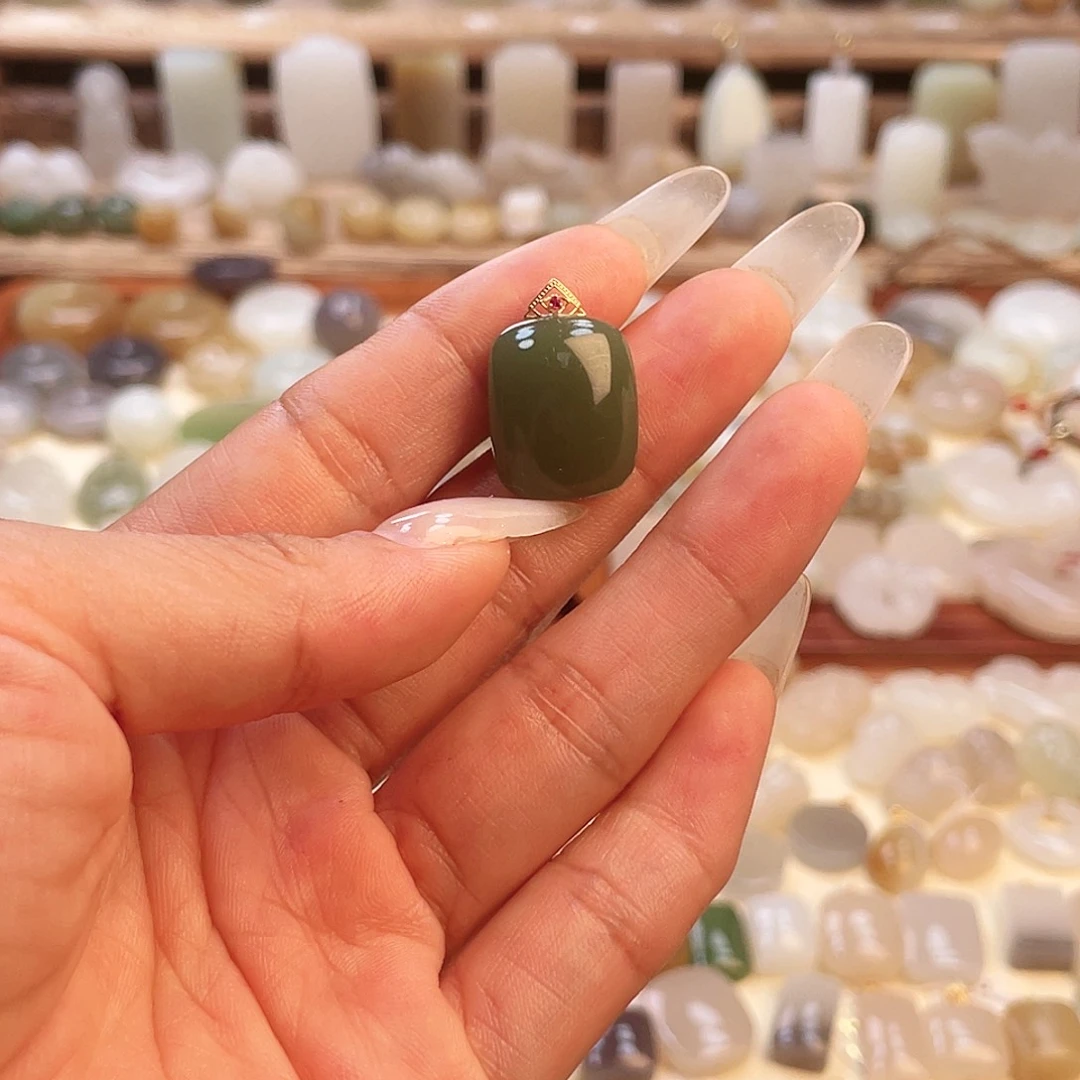 【闪购商品】和田玉18K金镶嵌吊坠(赠链)