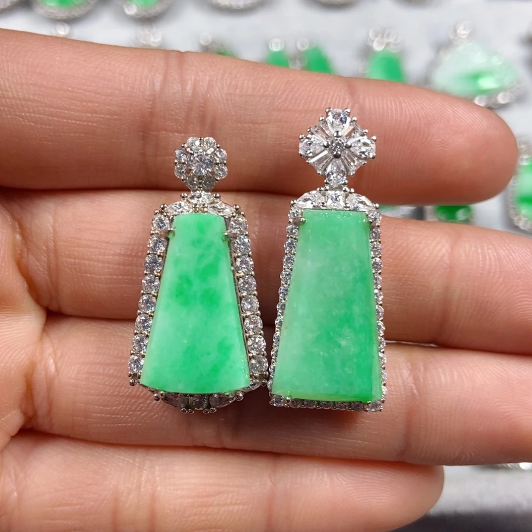 翡翠未镶嵌颈饰无事牌