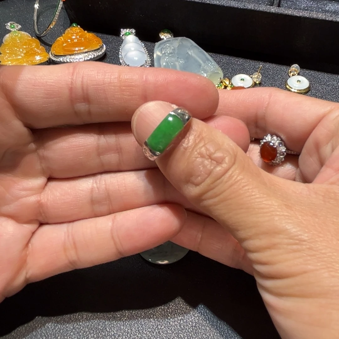 翡翠18K金镶嵌挂件缅甸翡翠