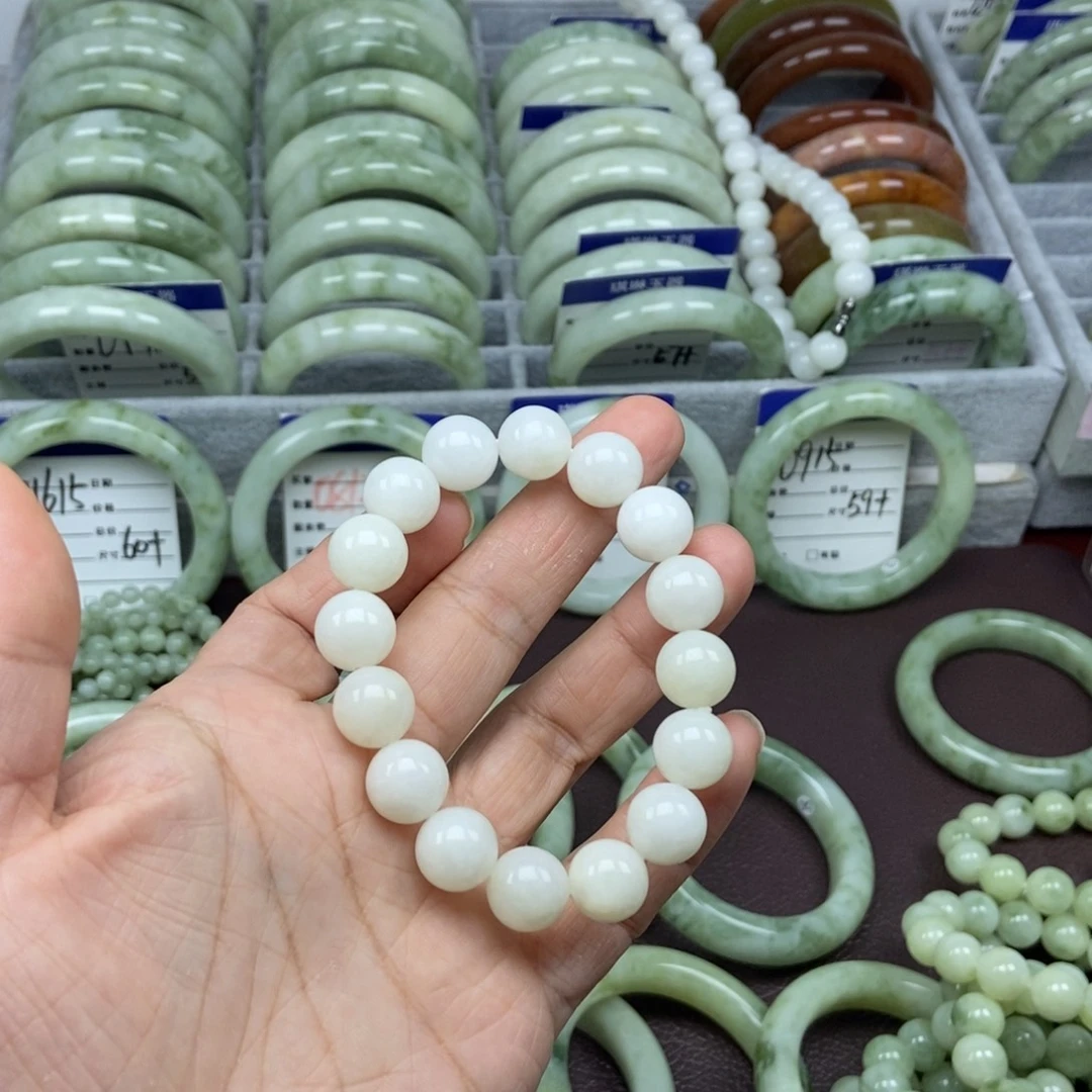 小***鹿蛇纹石玉未镶嵌手镯