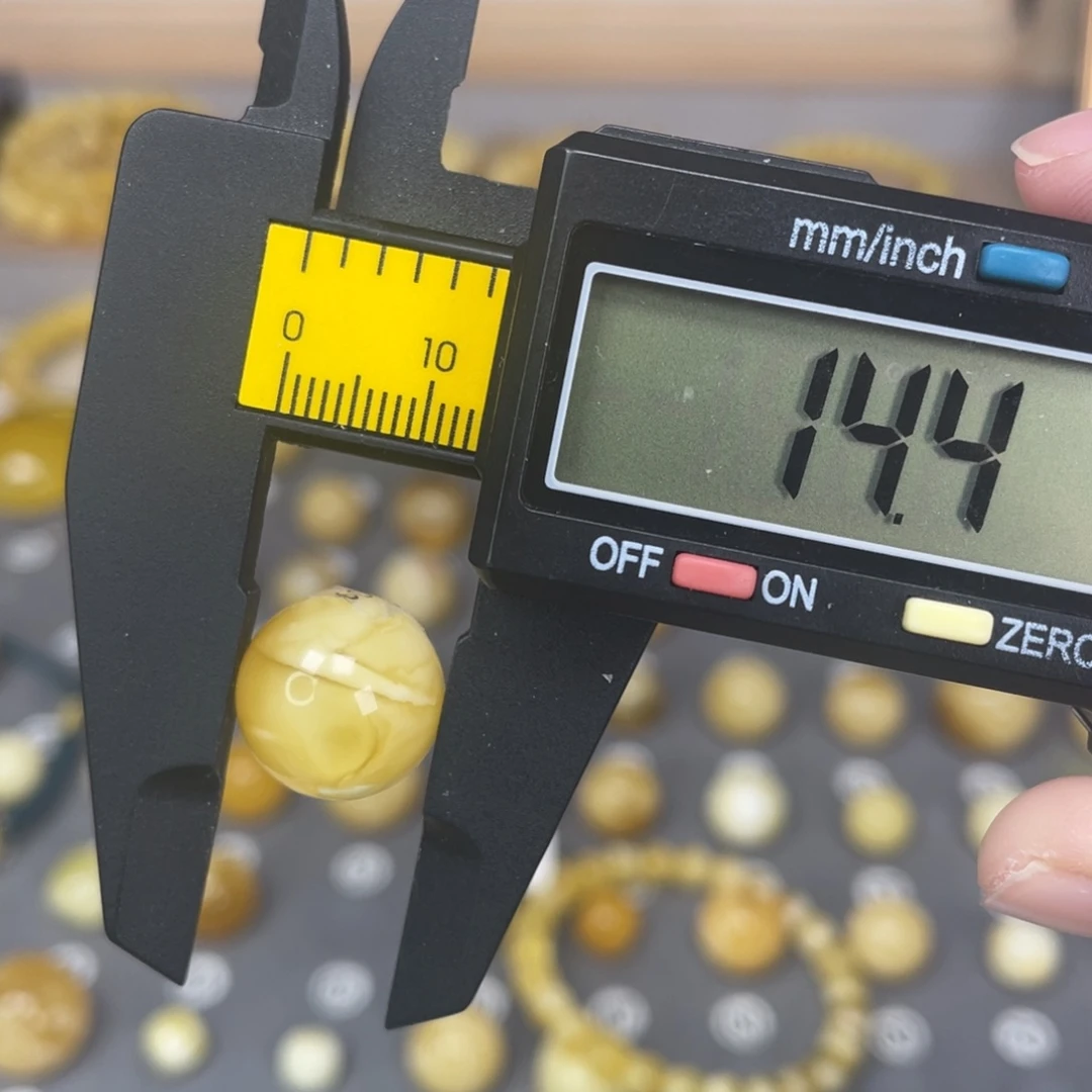 琥珀未镶嵌裸石81号