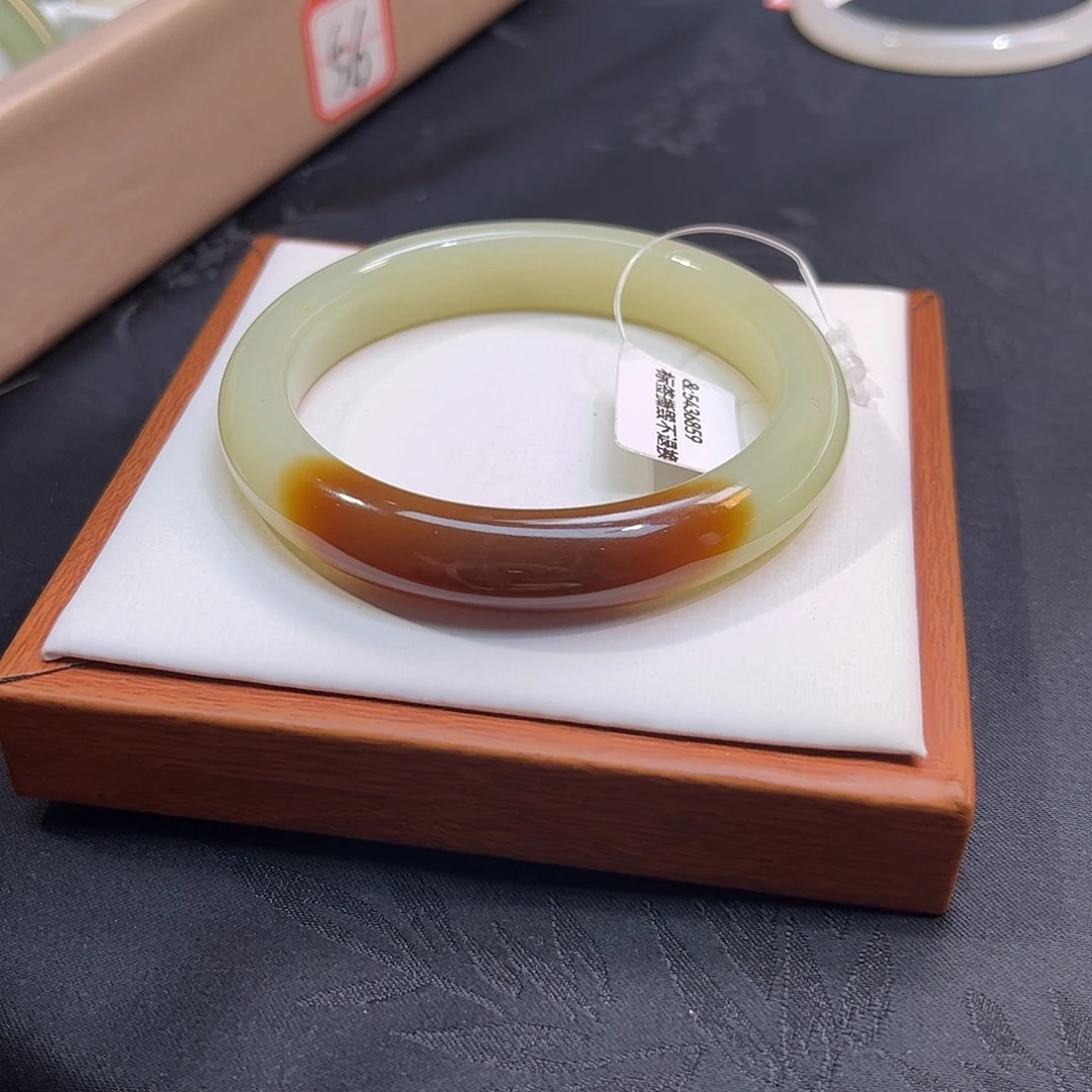 和田玉未镶嵌手镯青黄底一口糖