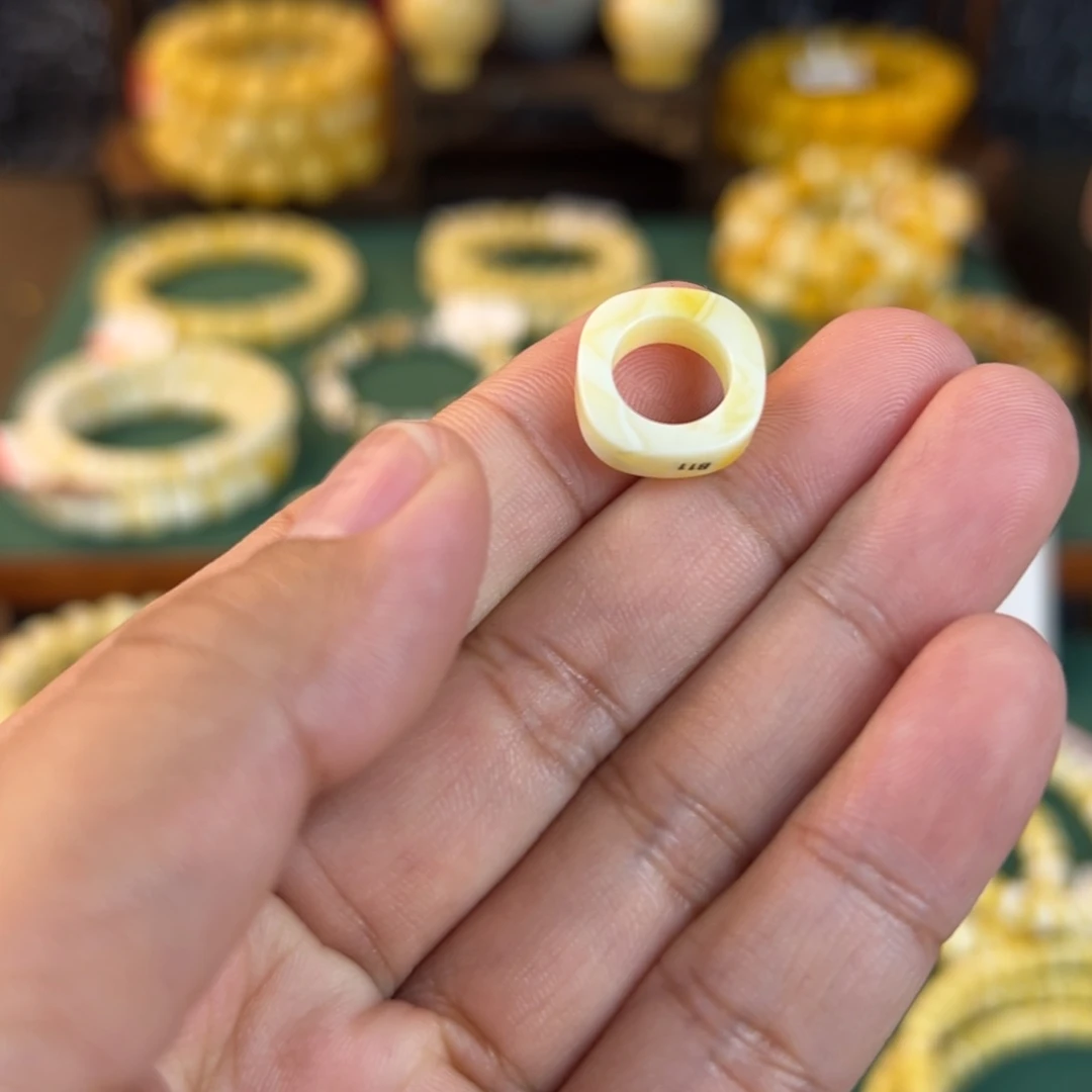 琥珀裸石未镶嵌kjhgggghhjj