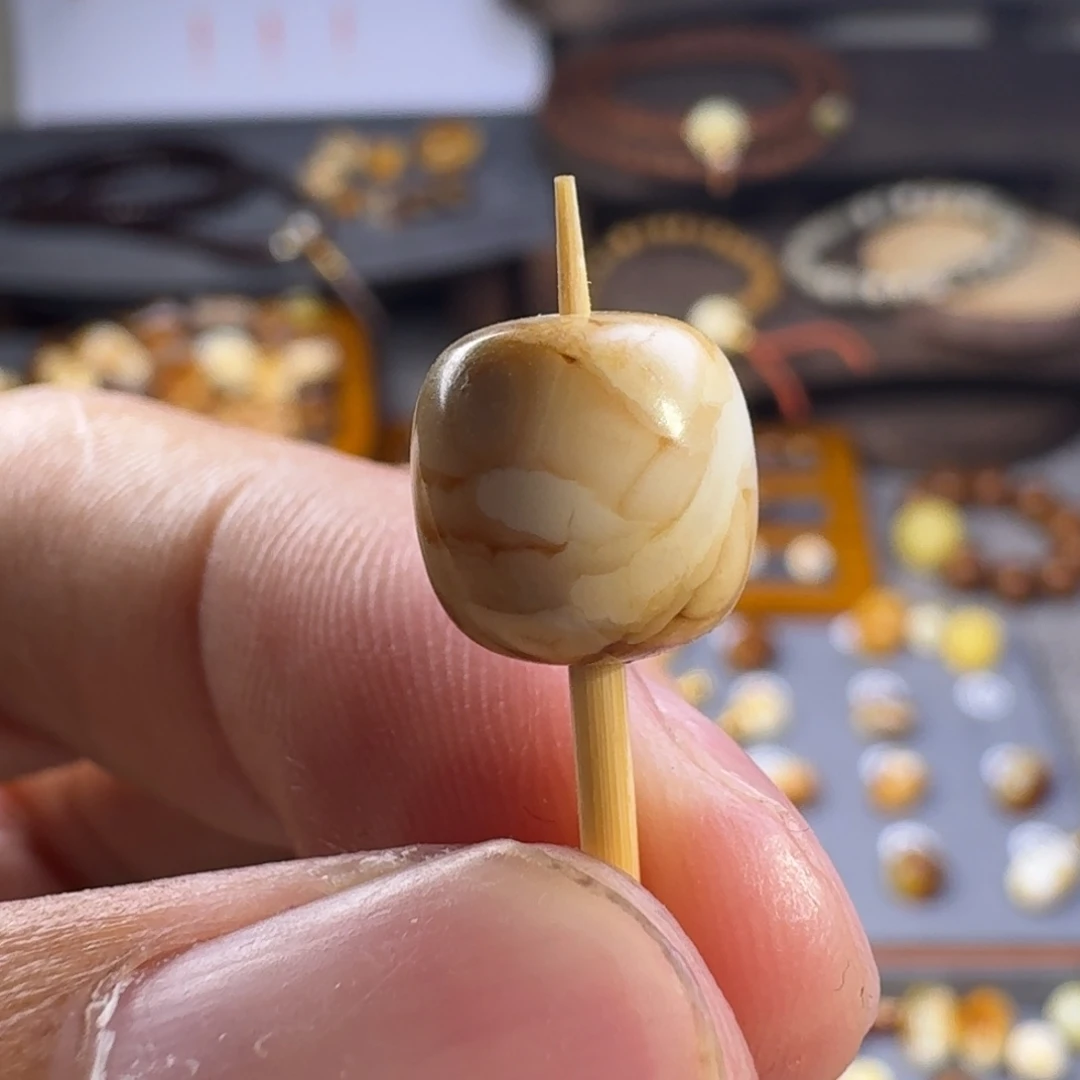 掌***人琥珀未镶嵌裸石琥珀