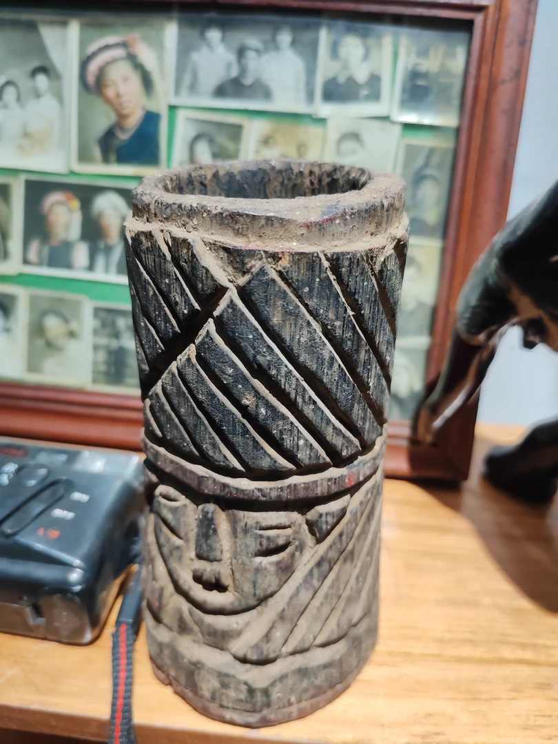 云南民俗竹子笔筒带雕工
