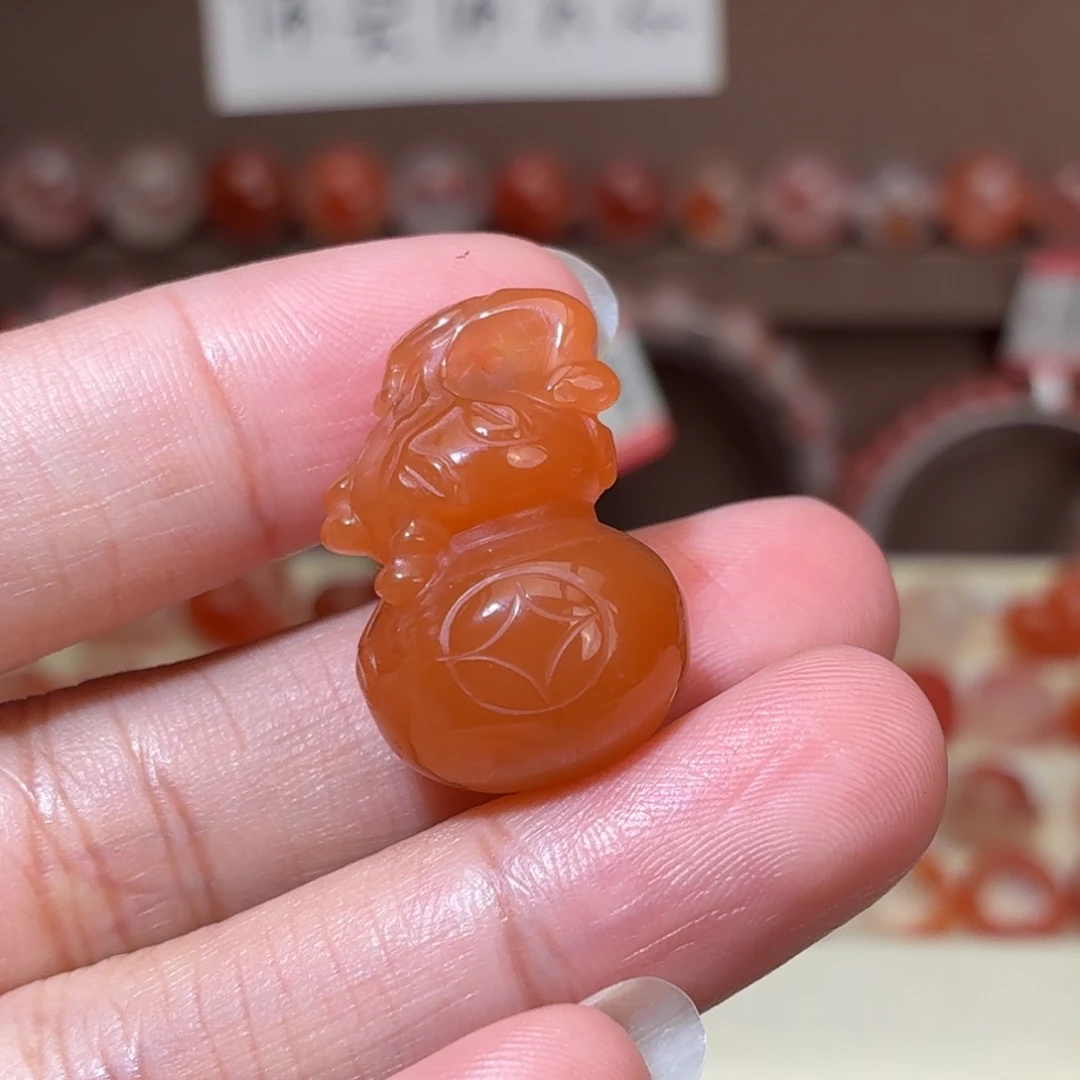 越***多南红玛瑙未镶嵌川料葫芦吊坠