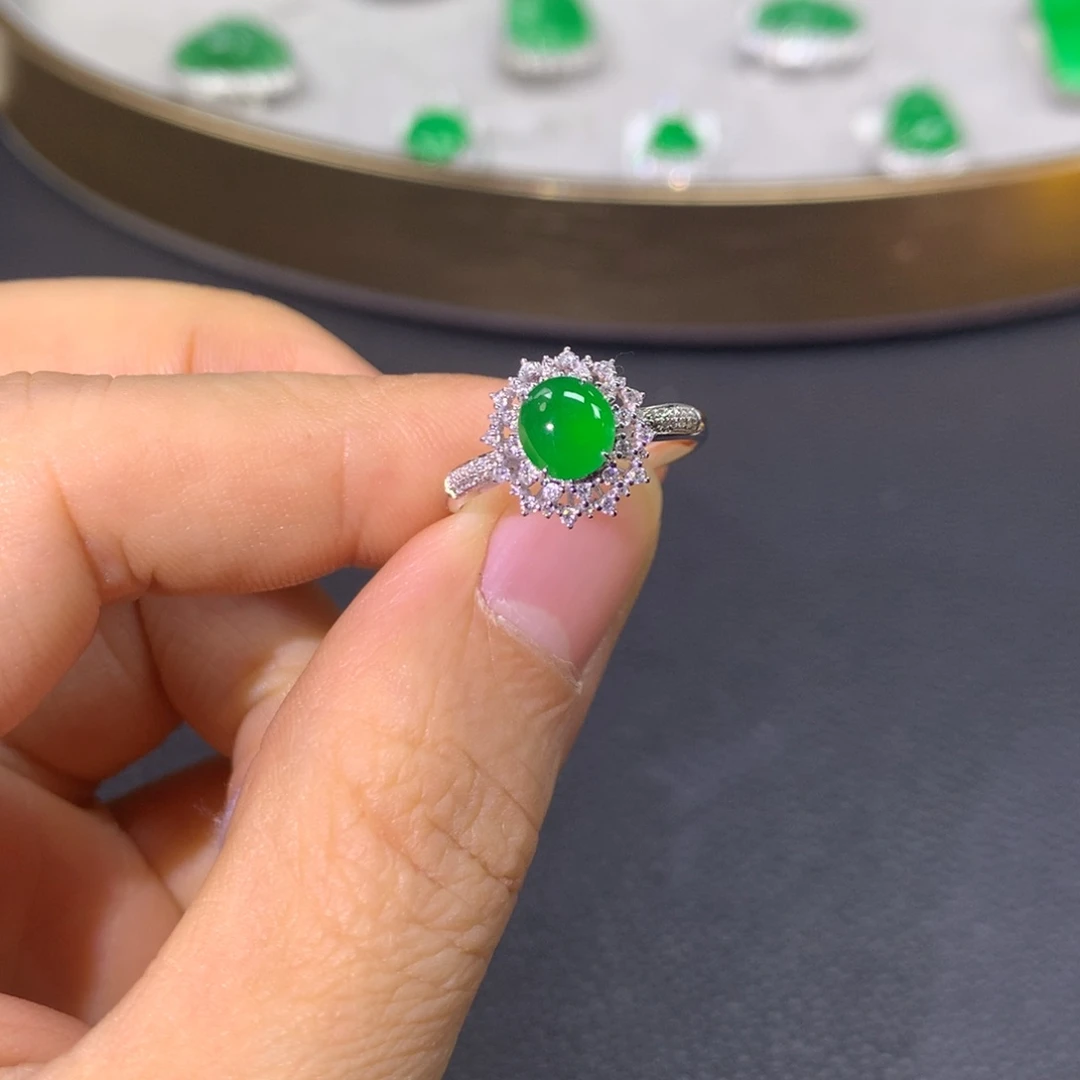 翡翠戒指18K金镶嵌翡翠