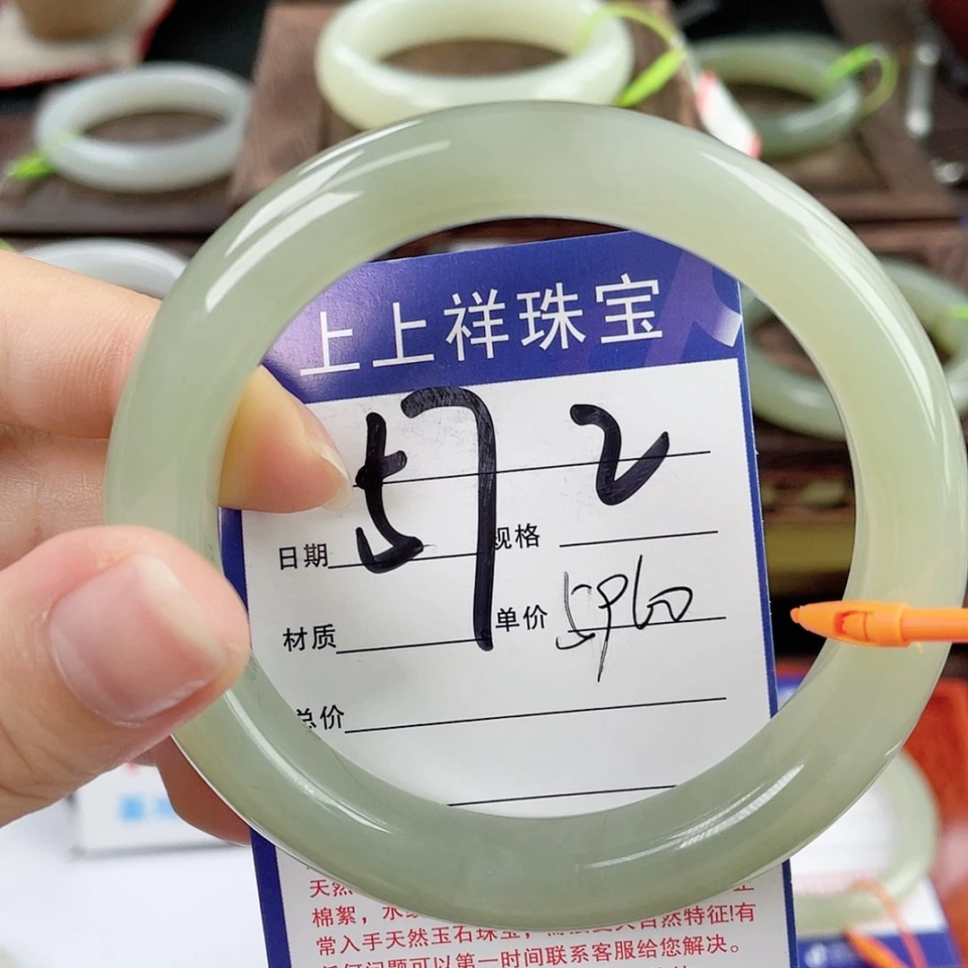 和田玉手镯未镶嵌