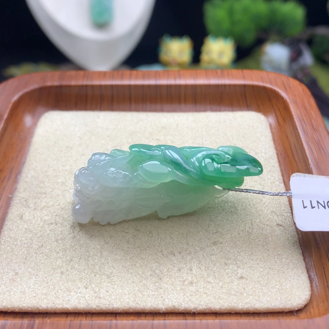 翡翠未镶嵌颈饰56