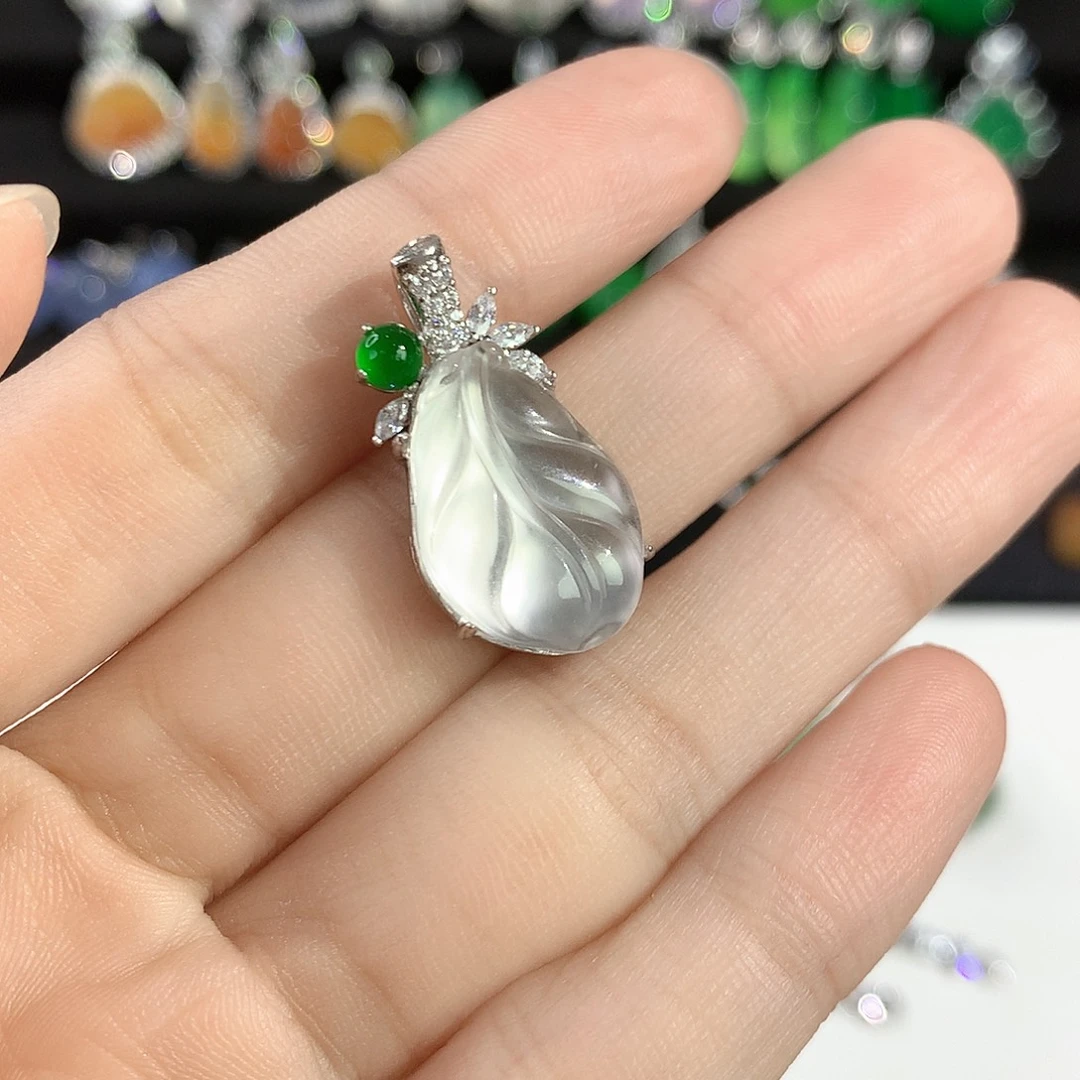 冬***藏石英质玉银S925镶嵌颈饰