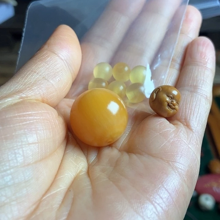 h*配饰羊角珠子一个