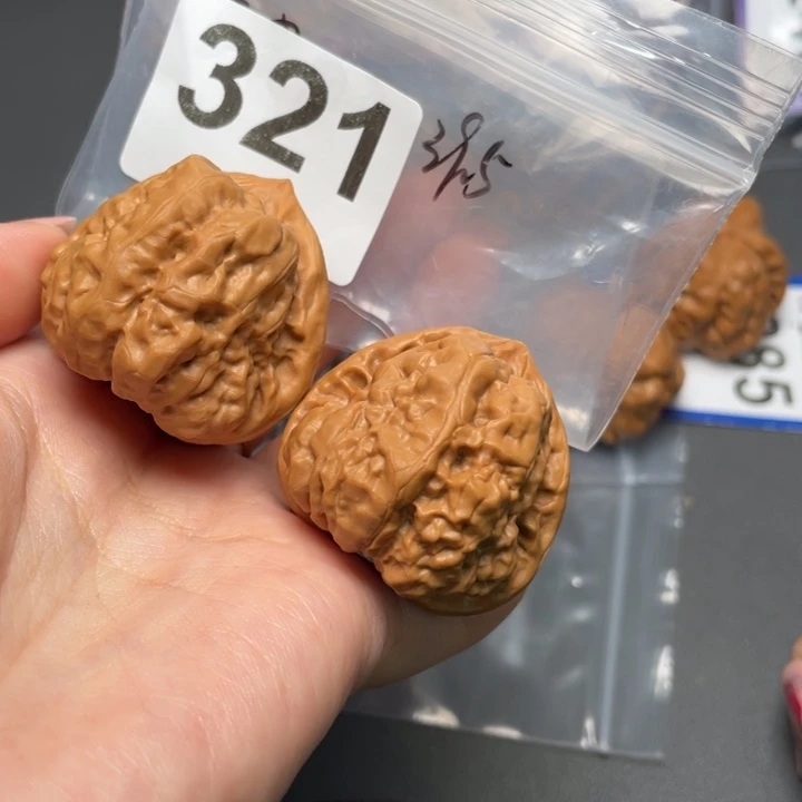 文玩核桃把件三角四开39.5 43 37.5