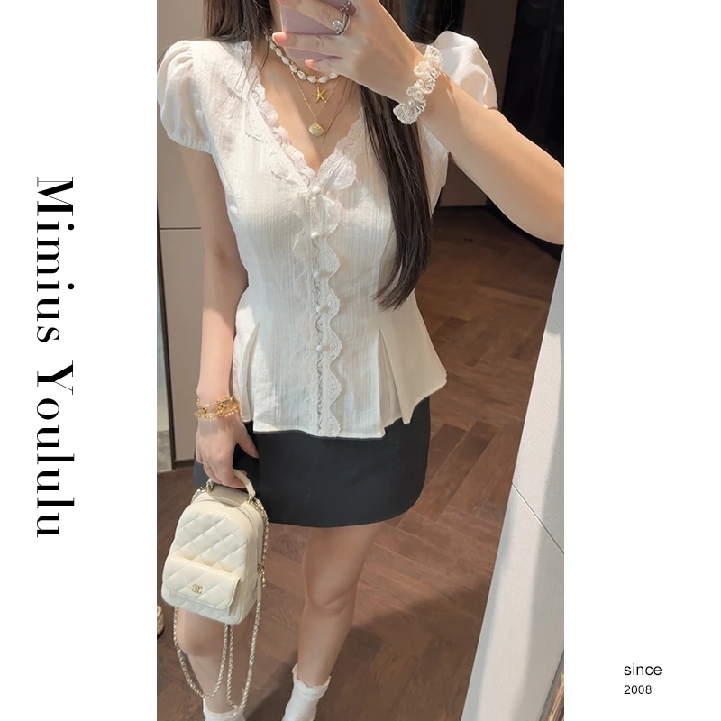 【mimius】肉肉 韩系减龄蕾丝拼接花边V领收腰短袖上衣 G04370