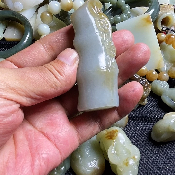 翻***起吊坠(不含链)未镶嵌和田玉