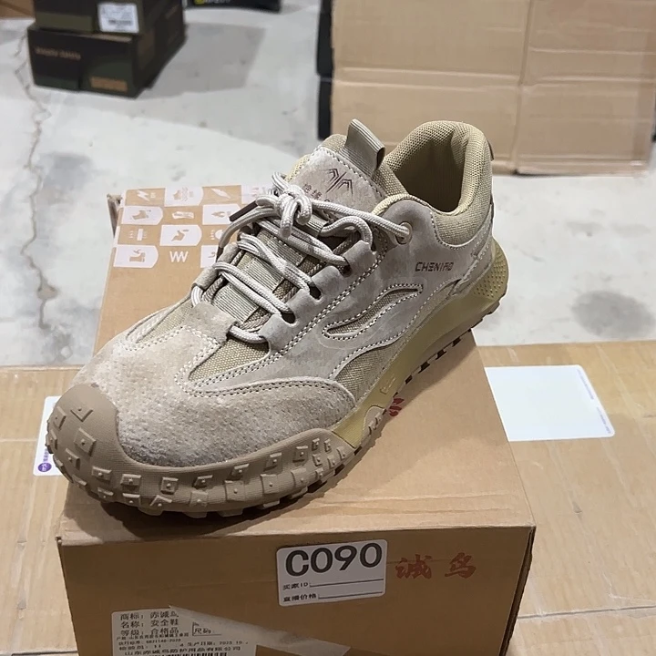 编码090号。40码防砸防刺劳保鞋。