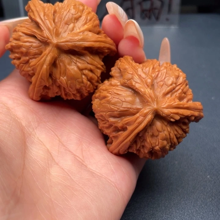 黑***梨吊坠文玩核桃白狮子