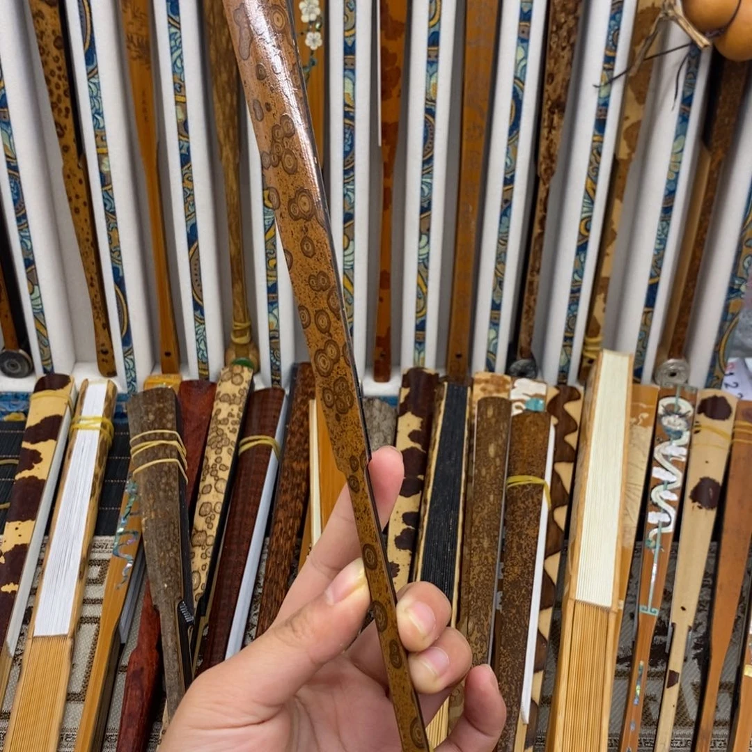 扇子用****2路路咯哦哦们哦路路路路