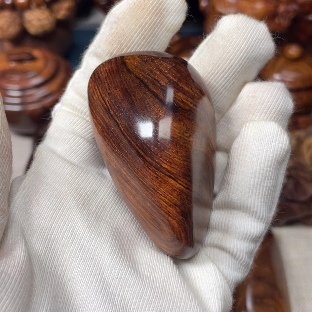 无***为黄花梨/降香黄檀手把件