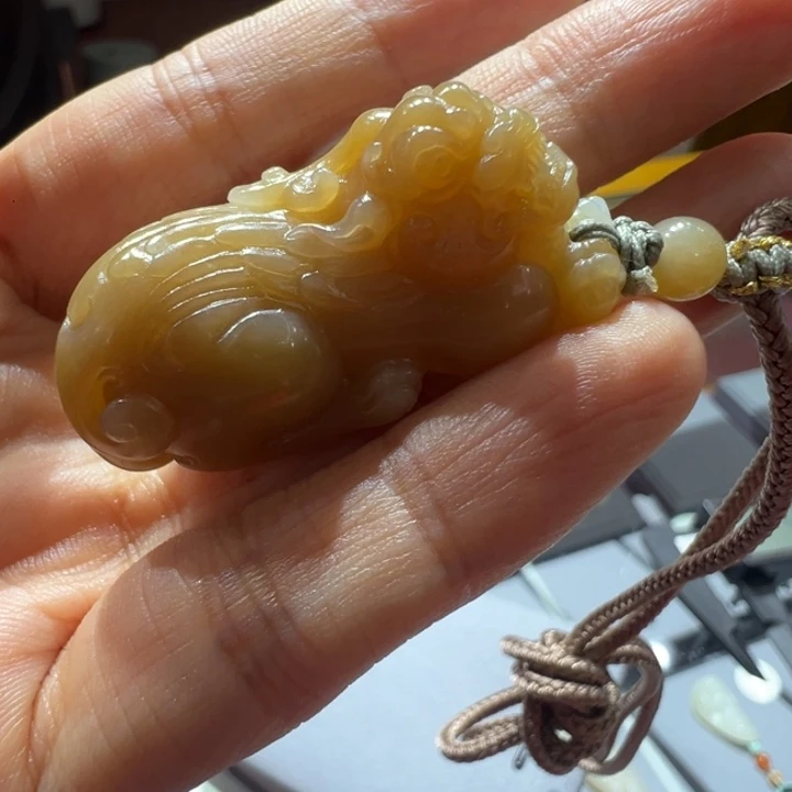 和田玉未镶嵌颈饰且末貔貅